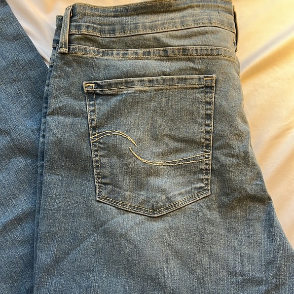 NWT Levi Strauss Signature Totally Shaping Straight Denim Jeans - Picture 6 of 6